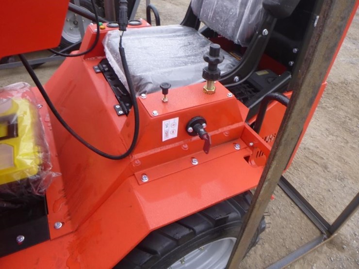 2025-agt-sda140w-skid-steer-loader-image-14