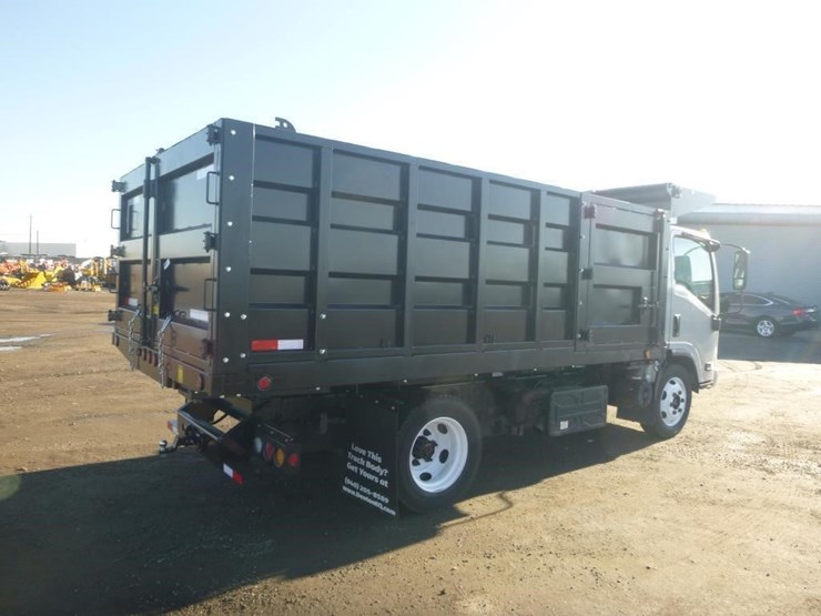 2018-isuzu-nqr-image-3