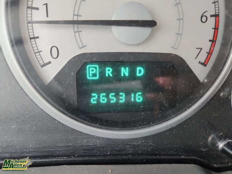 2009-chrysler-town-&-country-image-11