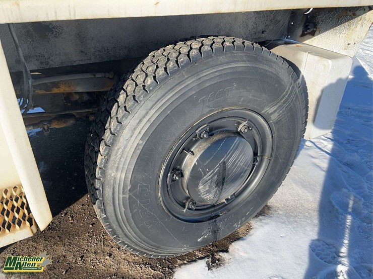 0-airport-tug-with-snow-plow-s/a-service-truck-image-11