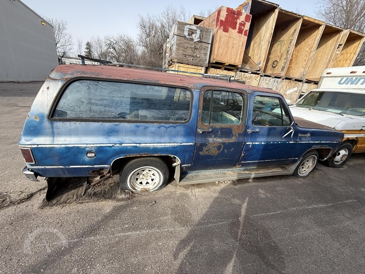 1973-chevrolet-suburban-image-4