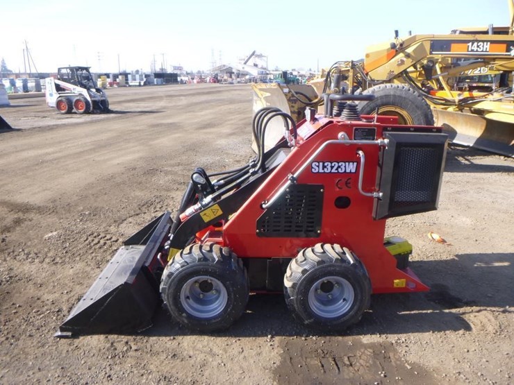 2025-sdlool-323w-skid-steer-loader-image-5
