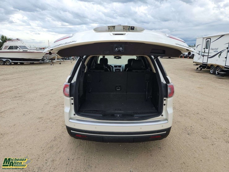 2013-gmc-acadia-slt-image-14