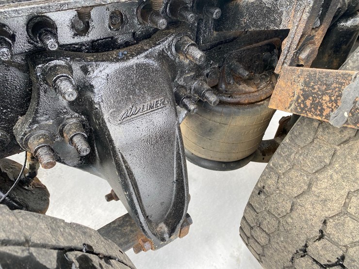 2005-sterling-at-9000-semi-tractor-image-16