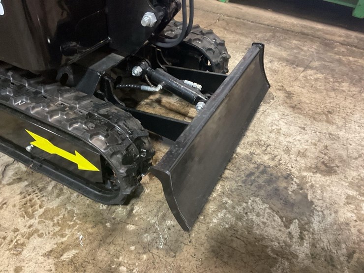 (inv.50031)-new-unused-miva-va13-mini-excavator,-13.5-gas-engine,-manual-thumb,-15"-bucket,-blade-image-15