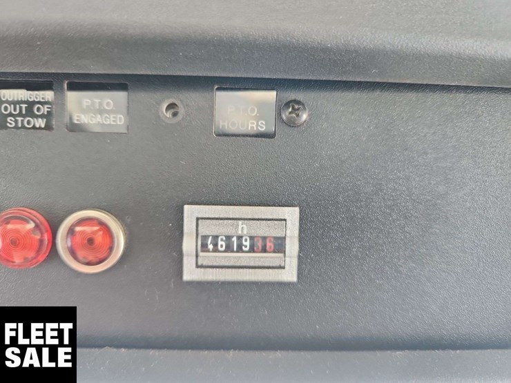 2008-freightliner-m2-106-image-26