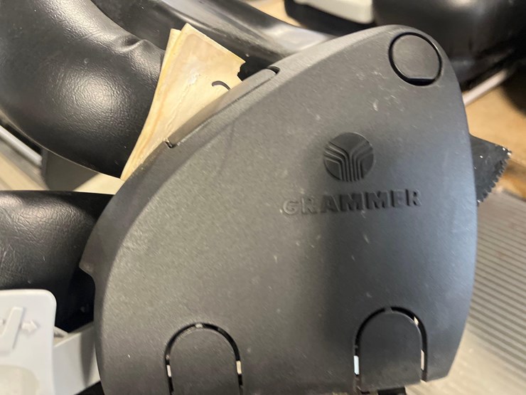 skid-steer-seat-image-8