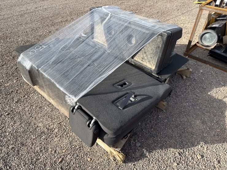 pallet-w/-plastic-tool-box-&-vehicle-seats-image-3