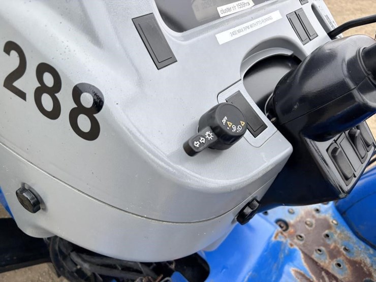 2017-new-holland-workmaster-40-image-31