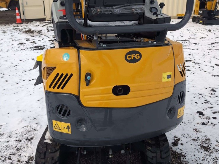 cfg-industrial-mini-excavator---qk18r---yellow-**-throttle-cable-broken-image-4