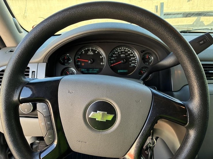 2008-chevrolet-tahoe-image-9