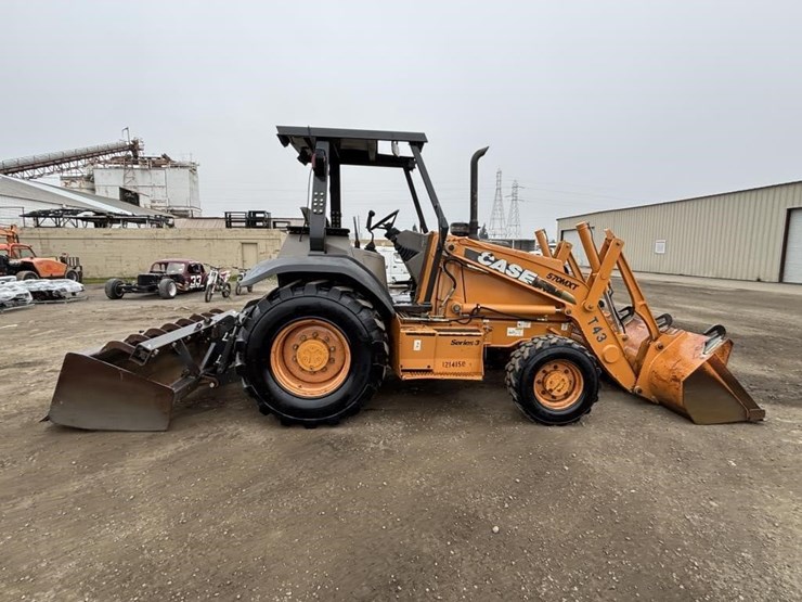 2011-case-570m-xt-image-7