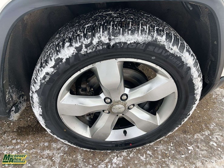 2011-jeep-grand-cherokee-limited-image-13