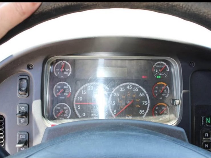 #2207-•-2019-freightliner-water-truck-image-6