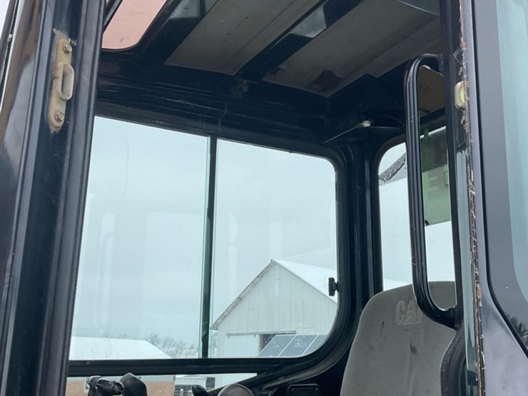 caterpillar-304cr-image-24