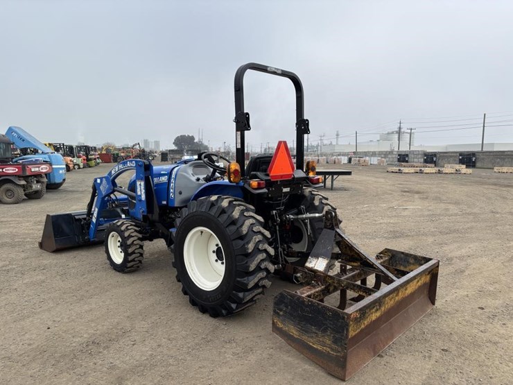 2017-new-holland-workmaster-40-image-4