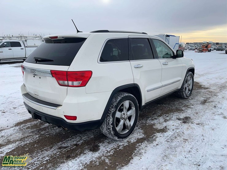 2011-jeep-grand-cherokee-limited-image-4