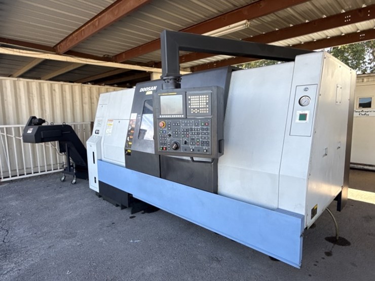 2012-doosan-puma-400m-cnc-lathe-image-2