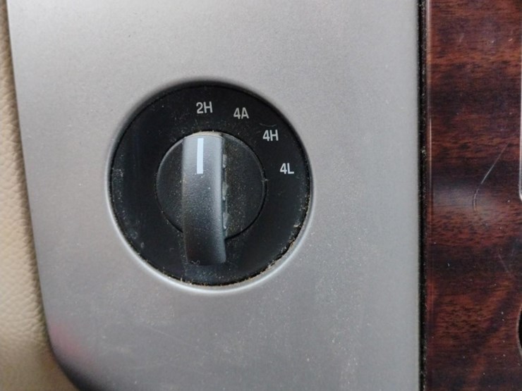 2011-ford-expedition-image-2