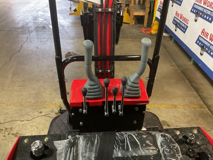 (inv.50009)-new-unused-miva-va13-mini-excavator,-13.5-gas-engine,-manual-thumb,-15"-bucket,-blade-image-4