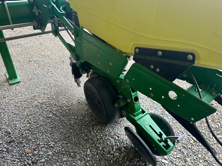 john-deere-1725-image-39
