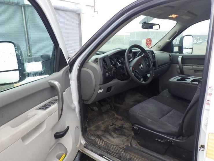 2014-chevrolet-3500hd-image-5