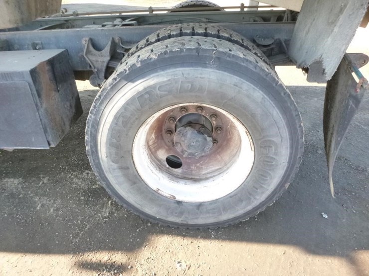 2004-international-7400-image-40