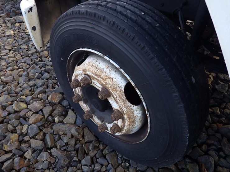 2000-freightliner-fl50-image-13