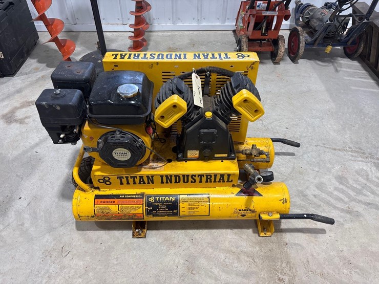 titan-industrial-air-compressor-image-3