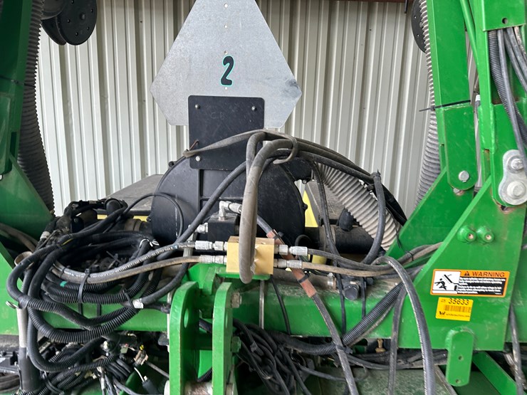 john-deere-1725-image-26