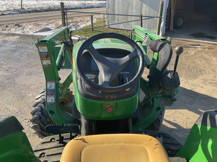 john-deere-4044m-image-8