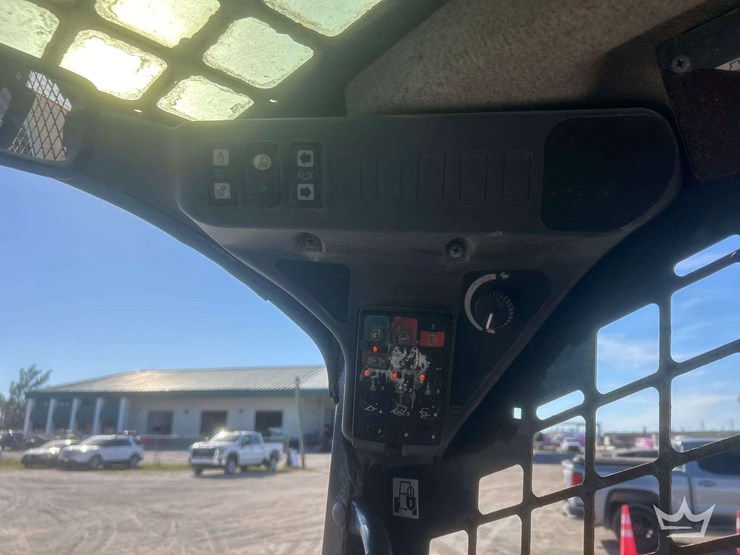 2018-deere-331g-image-13