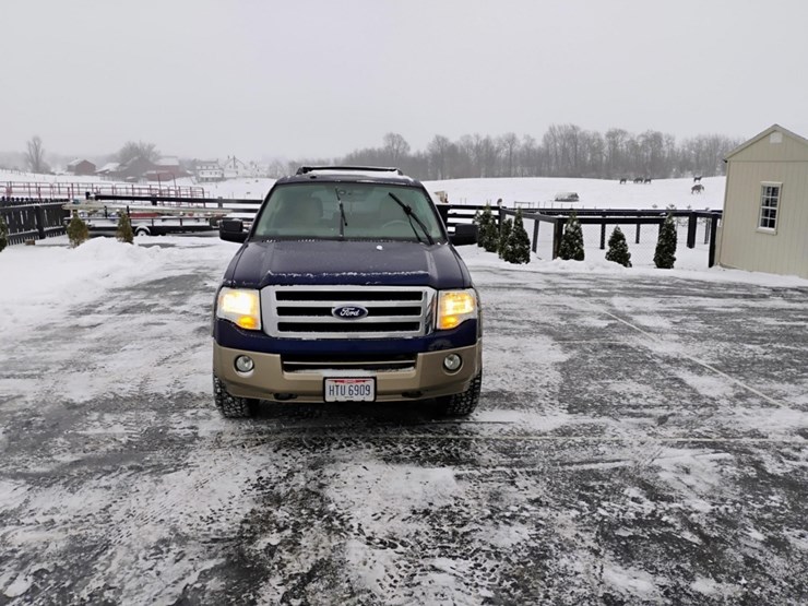 2011-ford-expedition-image-3