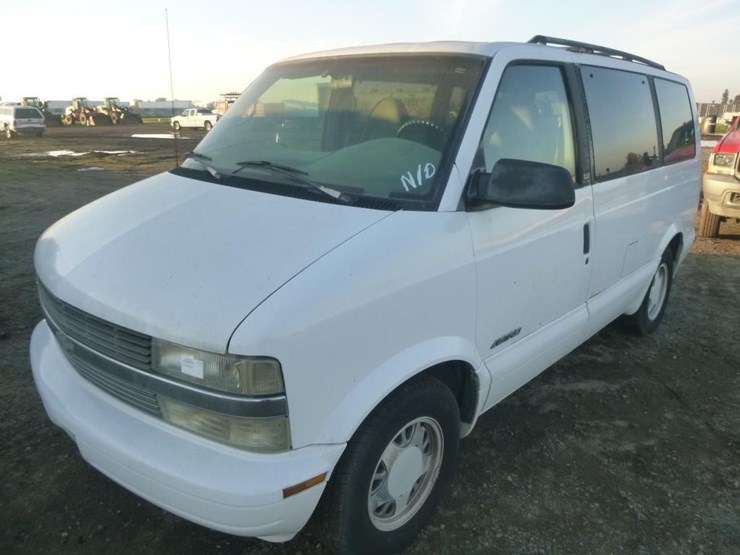 2000-chevrolet-astro-image-1
