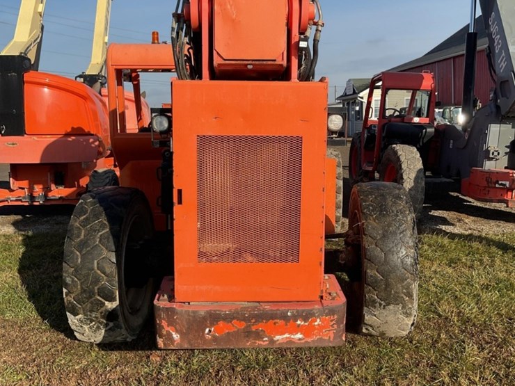 2015-jlg-8042-image-11