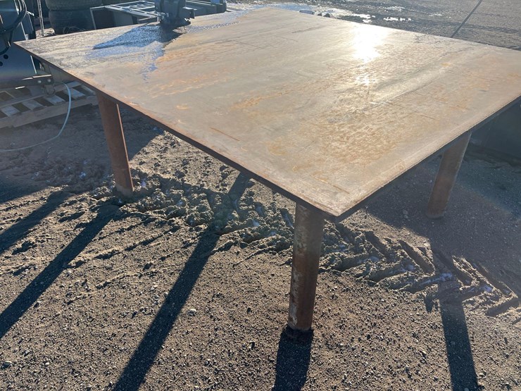 steel-table-with-vice-image-10