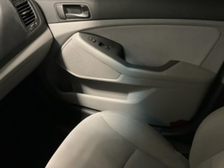 2015-kia-optima-sdn-image-19