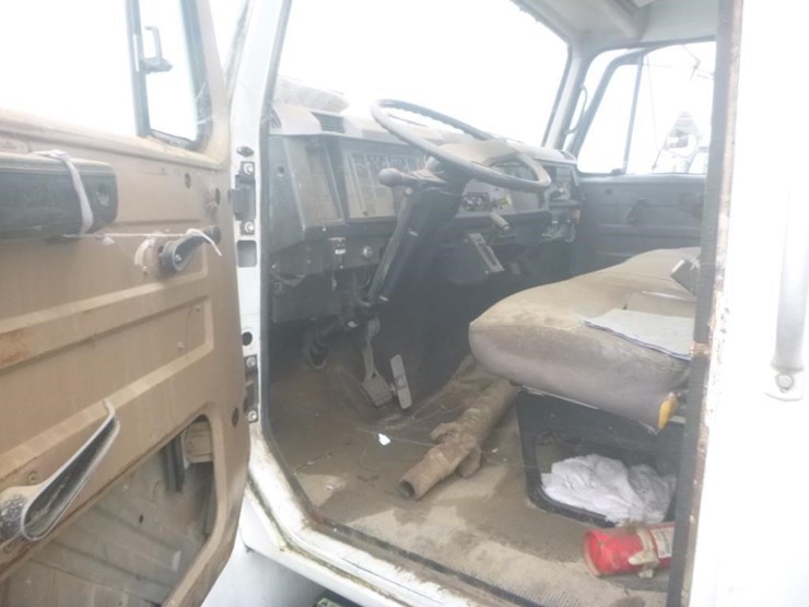 1997-international-4700-image-10