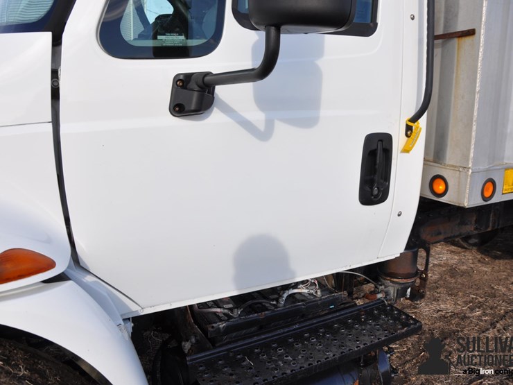 2004-international-durastar-4400-image-11
