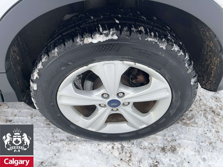 2016-ford-escape-se-image-11