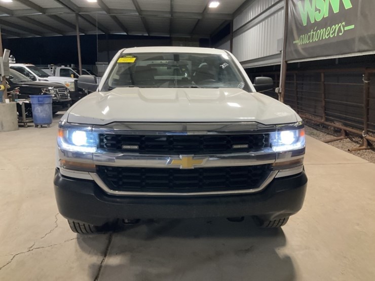 2017-chevrolet-silverado-1500-image-3