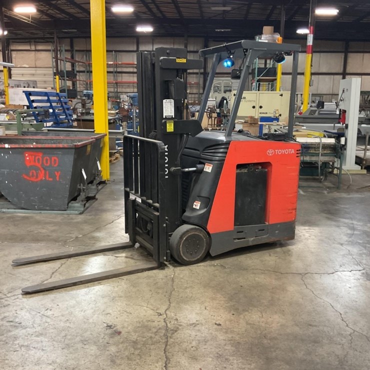 (Inv.51024) Toyota 7BNCU20 Forklift, 4000 Lbs Capacity, 2 Stage Mast, 48" Forks, Side Shift, 36 V