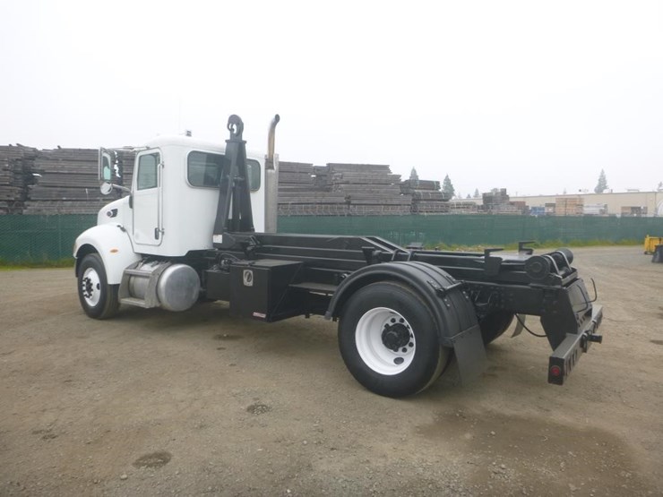 2011-peterbilt-337-image-4