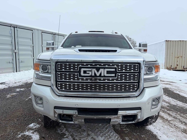 2018-gmc-sierra-denali-image-2