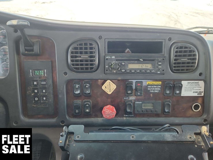 2008-freightliner-m2-106-image-21