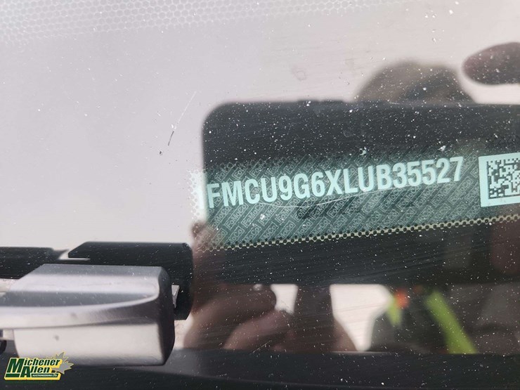 2020-ford-escape-image-32