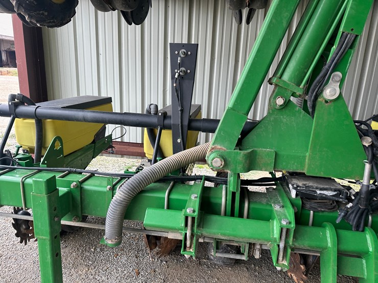 john-deere-1725-image-31