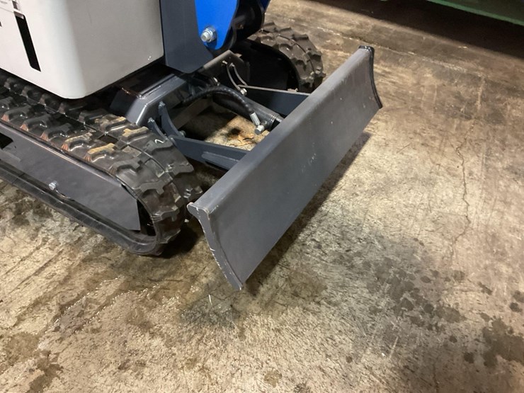 (inv.50010)-new-unused-kylin-kn12-mini-excavator,-14-hp-gas-engine,-manual-thumb,-16"-bucket,-blade-image-3