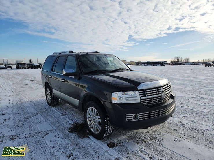 2013-lincoln-navigator-image-4