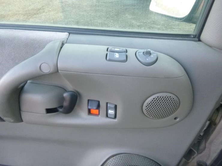 2004-gmc-safari-image-14